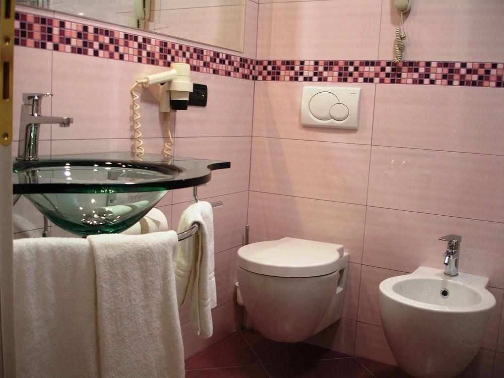 Augustus Hotel Biella Kültér fotó
