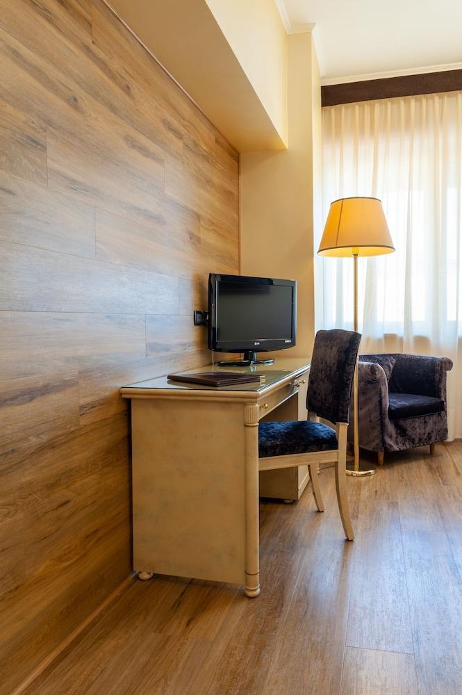 Augustus Hotel Biella Kültér fotó