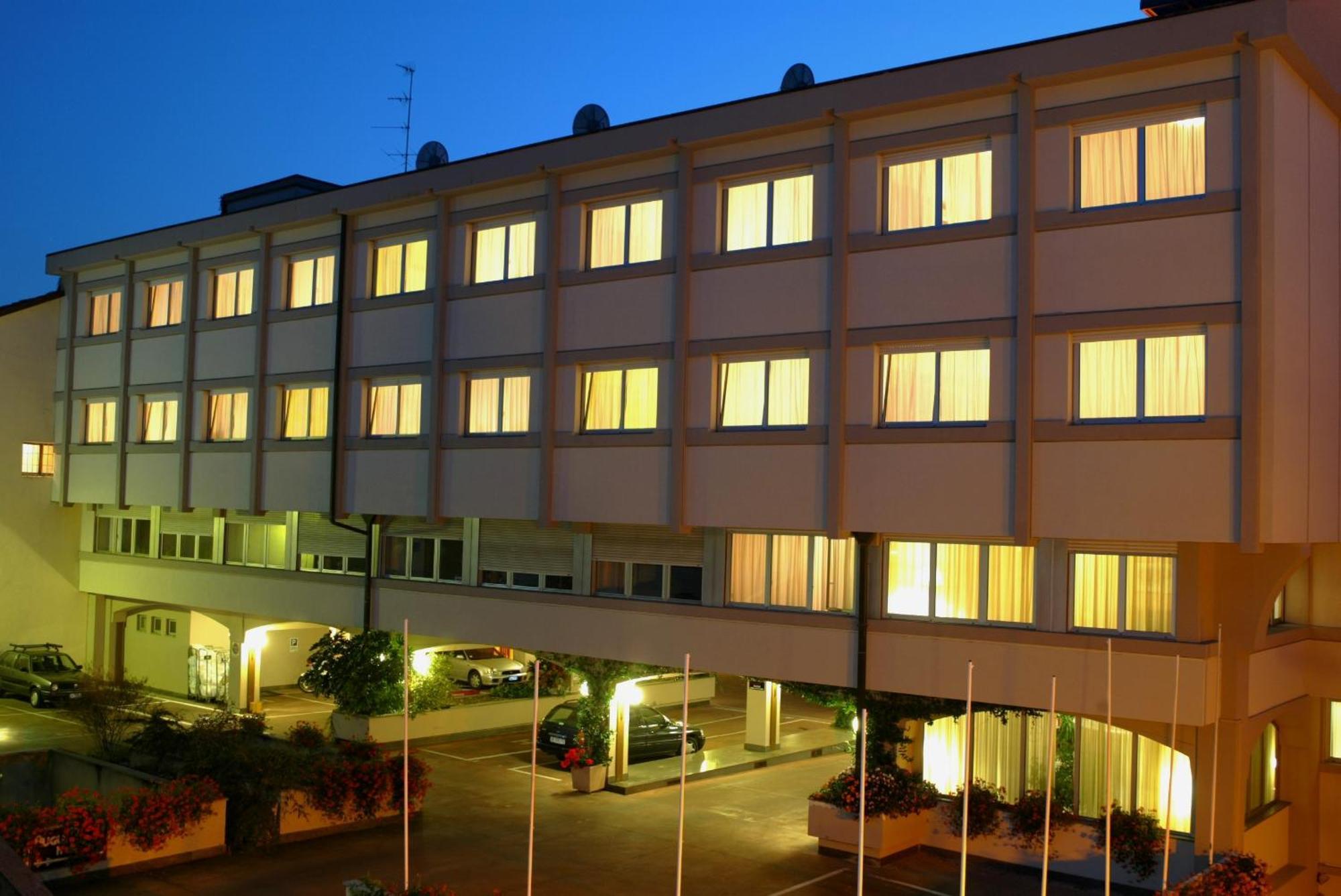 Augustus Hotel Biella Kültér fotó