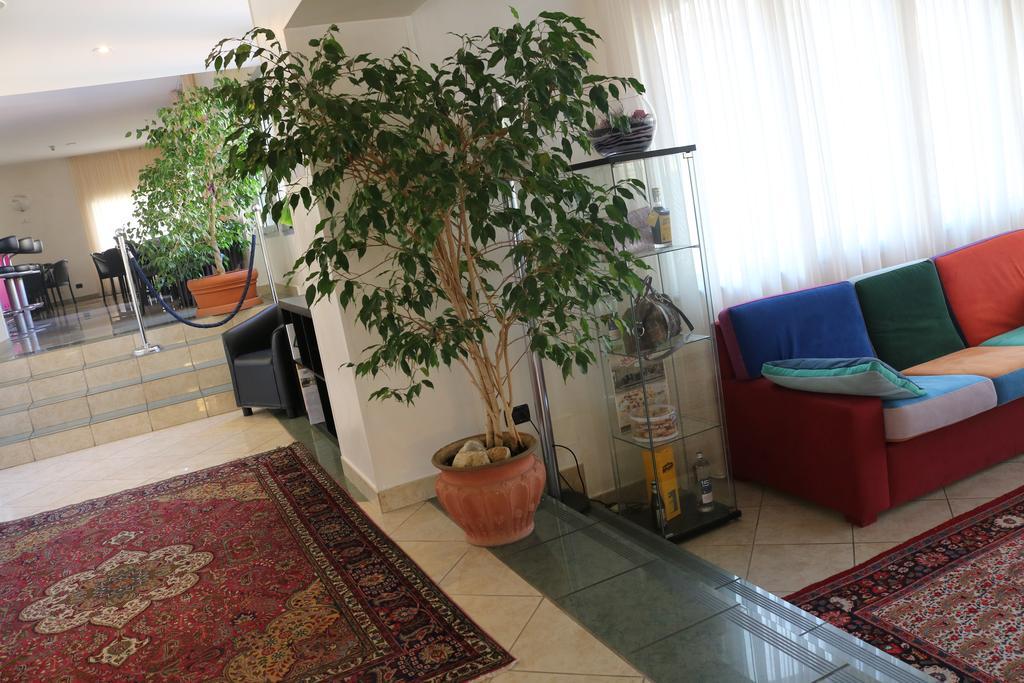 Augustus Hotel Biella Kültér fotó