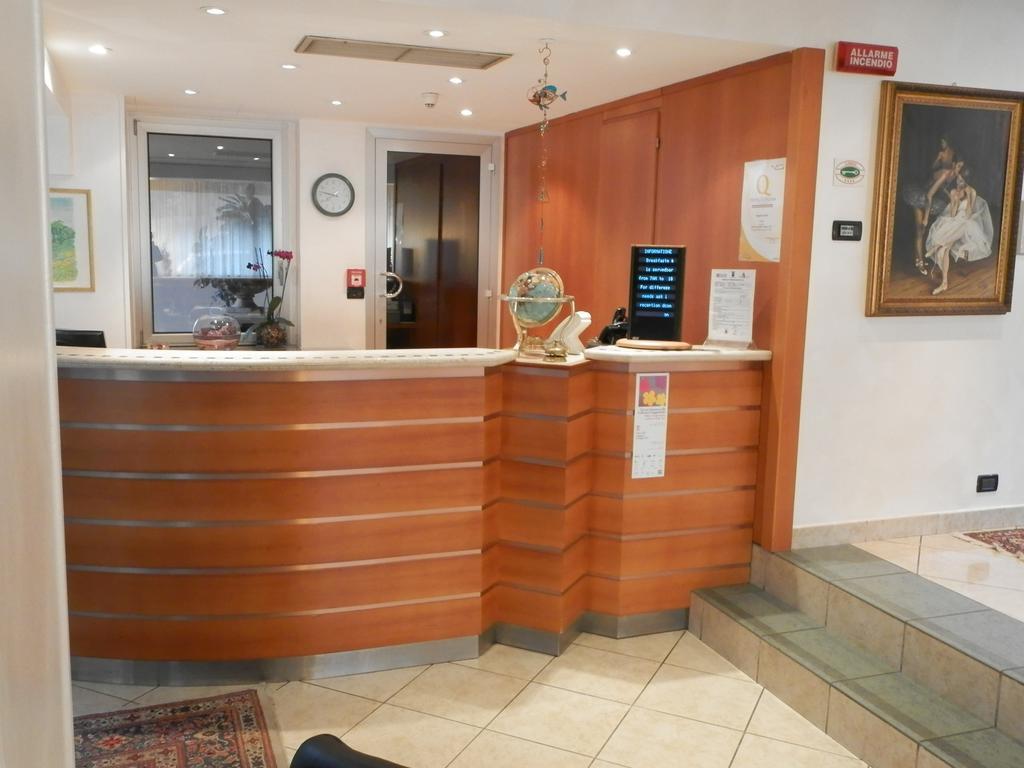 Augustus Hotel Biella Kültér fotó