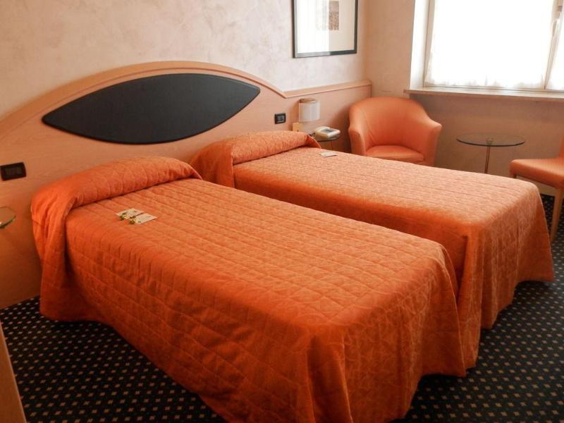Augustus Hotel Biella Kültér fotó