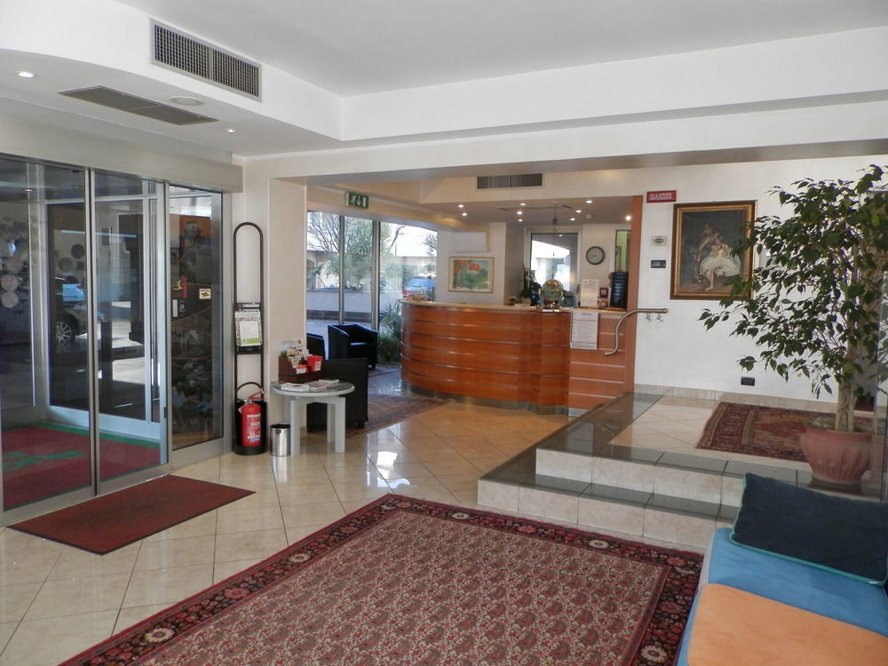 Augustus Hotel Biella Kültér fotó