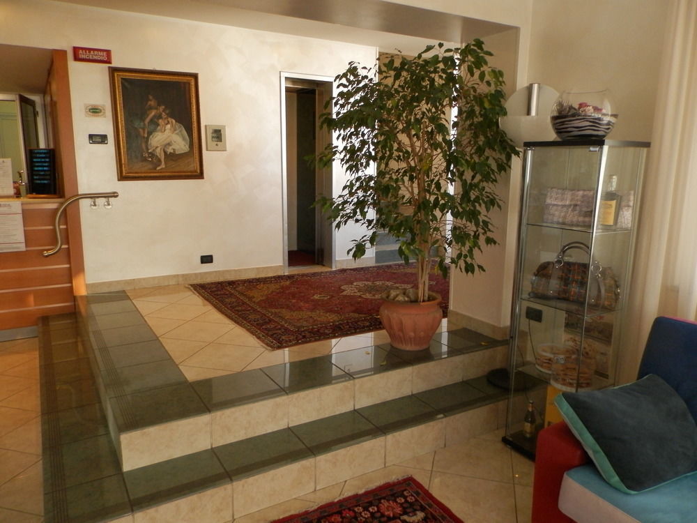 Augustus Hotel Biella Kültér fotó