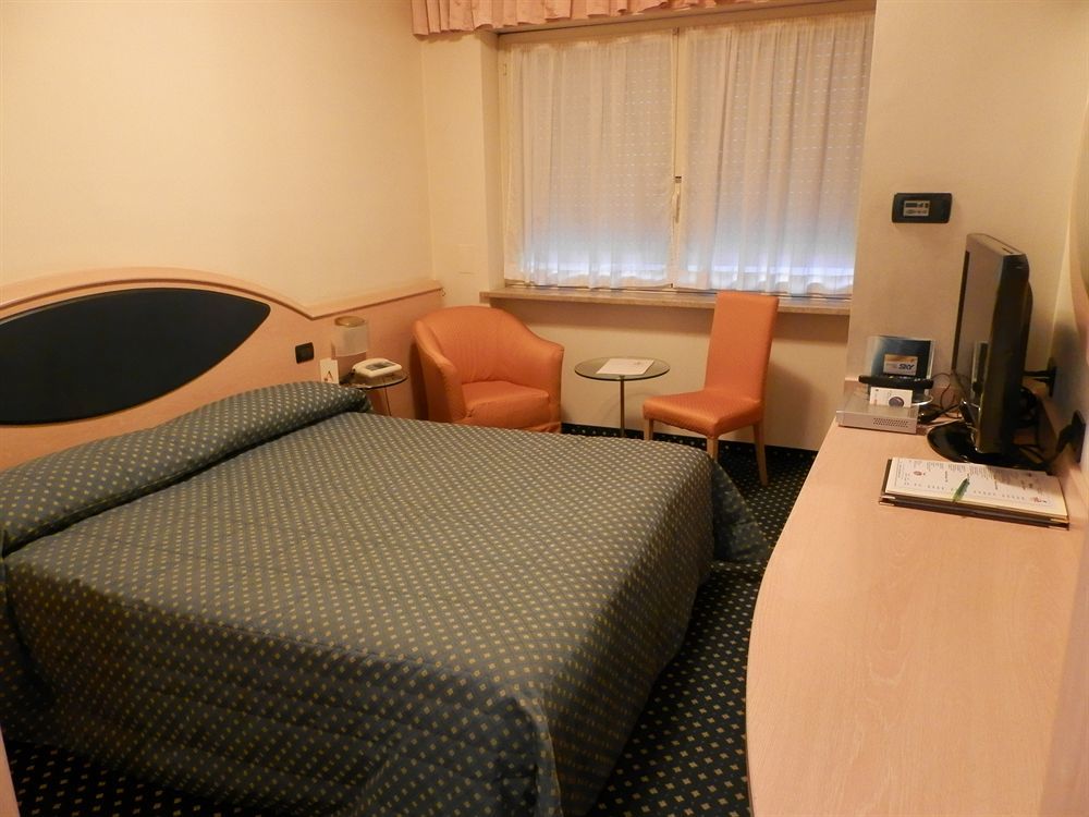 Augustus Hotel Biella Kültér fotó