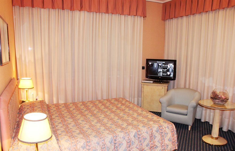 Augustus Hotel Biella Kültér fotó