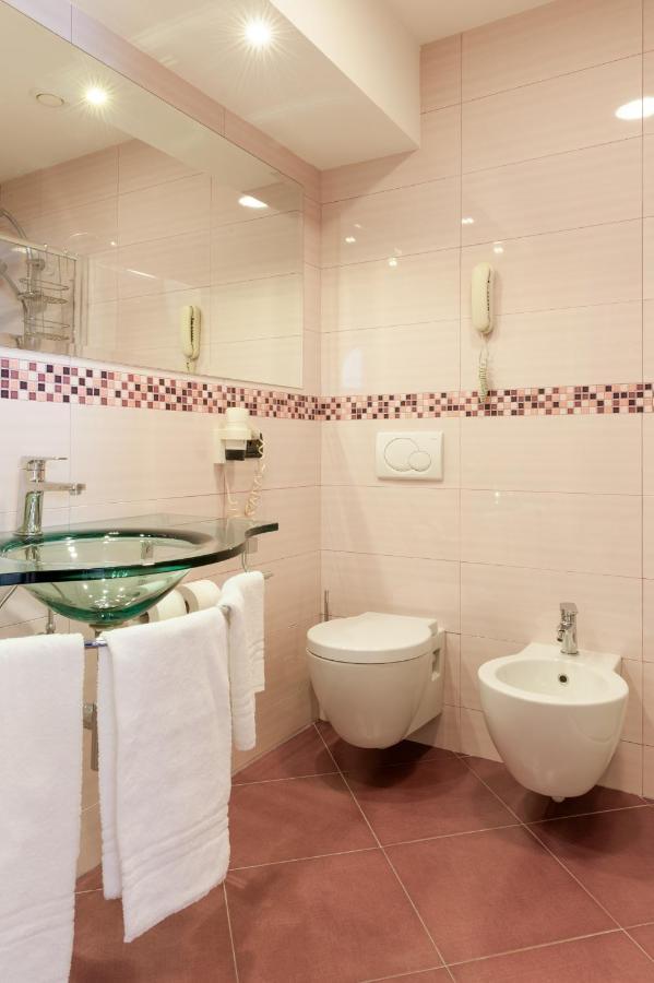 Augustus Hotel Biella Kültér fotó