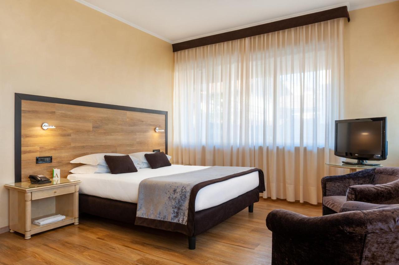 Augustus Hotel Biella Kültér fotó