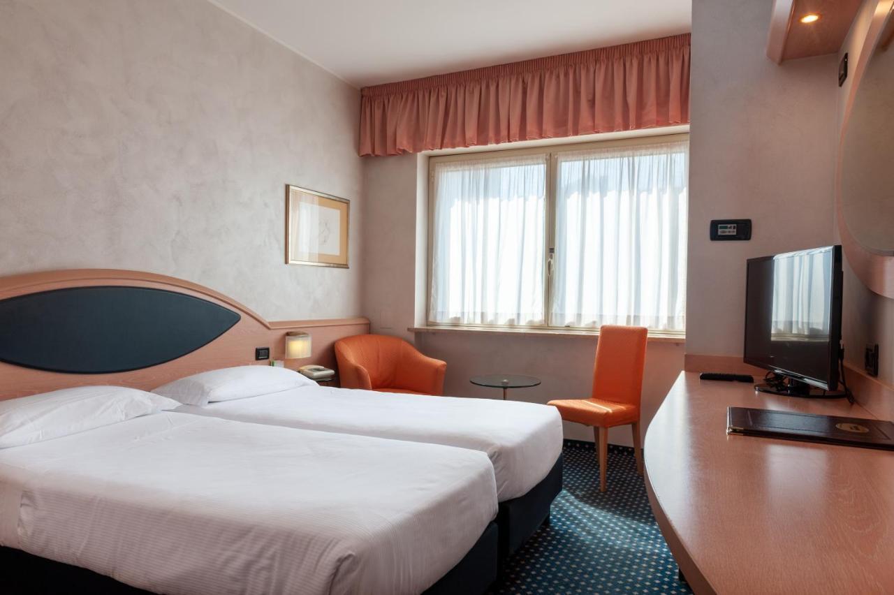 Augustus Hotel Biella Kültér fotó